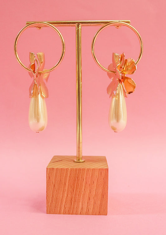 Flowered hoop earrings